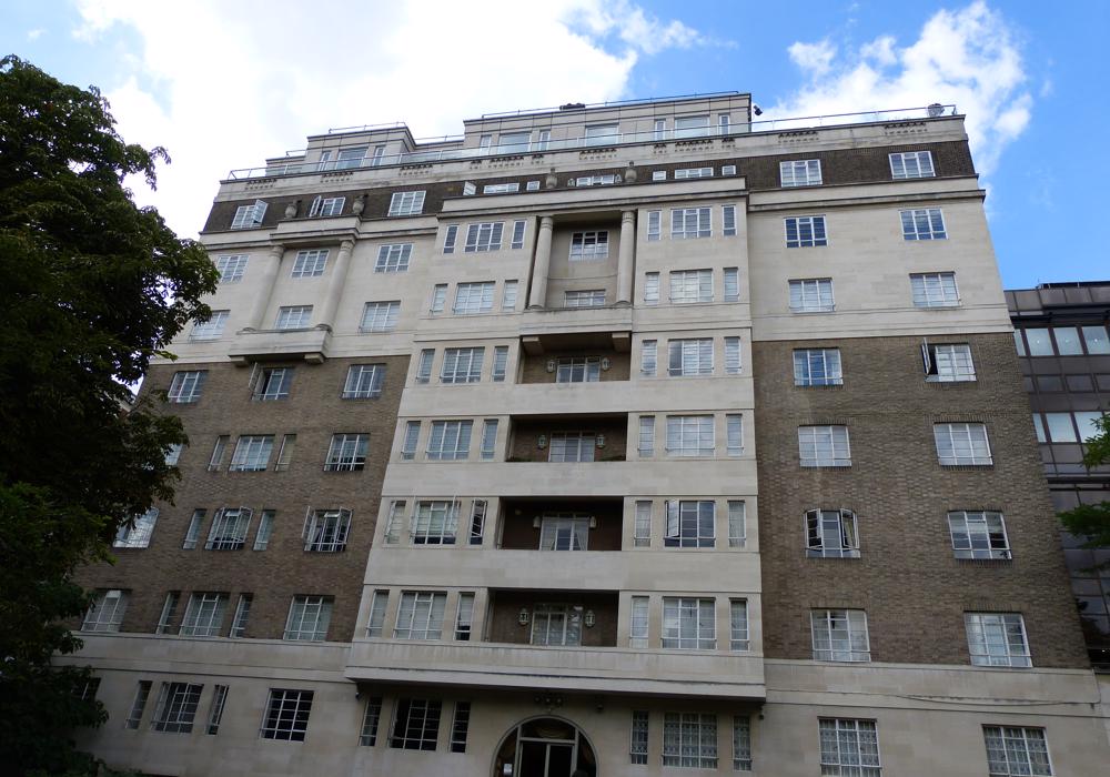 Replacement steel windows in a block of flats in SW7
